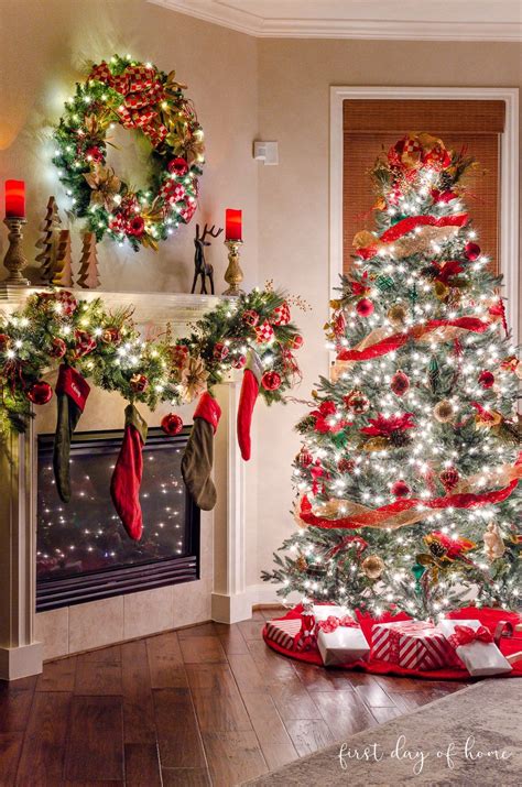 Quick And Easy Tips For Christmas Tree Decorating Gold Christmas Tree
