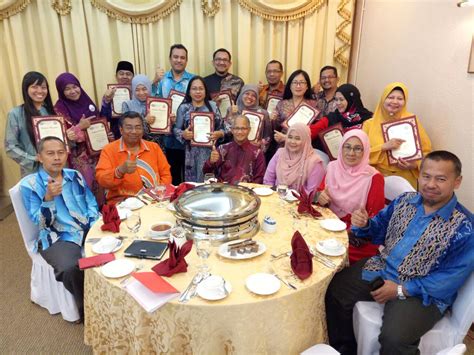 Majlis jamuan 'jasamu dikenang, budimu disanjung' persaraan 11 orang pkp & ppkp jabatan kesihatan kelantan. MOHD NIZAM BIN MAD TAHIR: Majlis Jasamu Disanjung, Budimu ...