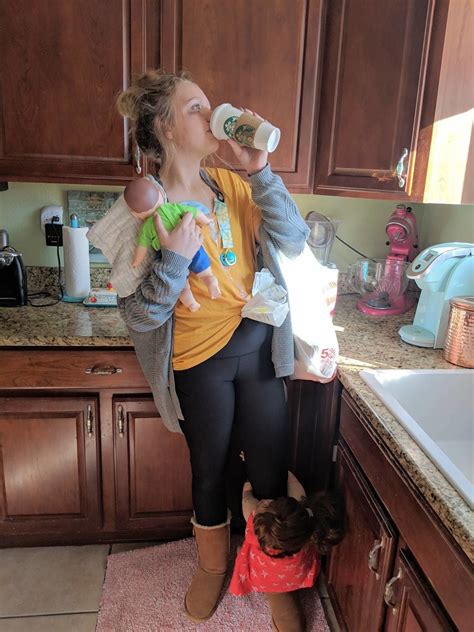 This Girls Tired Mom Halloween Costume Is Hilariously Real