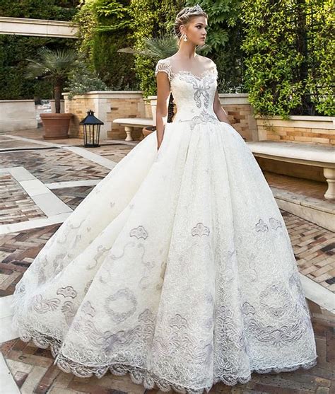 Boho chic strapless sheath wedding dress. Different Wedding Dress Styles for Your Body Type ...