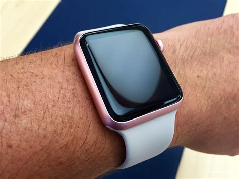 The apple watch bands adopted a metal classic clasp, it is more secure and stable. Photo gallery: Gold and Rose Gold Apple Watch Sport