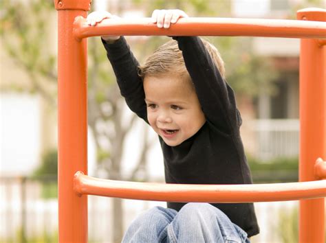 Kids In Day Care Need More Outdoor Play Time Cbs News