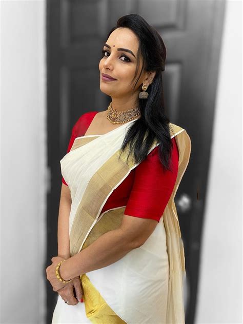 Swetha Menon Looks Divine And Alluring In The Latest Photos