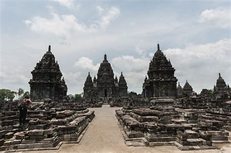 17 Kerajaan Hindu Budha Di Indonesia Beserta Peninggalan