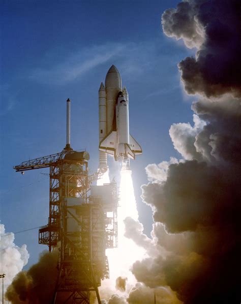 In Photos Nasas First Space Shuttle Flight Sts 1 On Columbia On