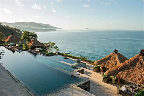 5 Luxury Wellness Retreats To Help You Find Inner Peace—in Six Days Or