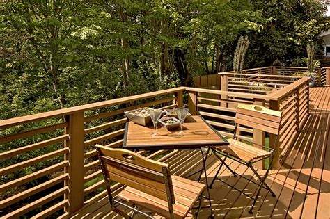 Horizontal Deck Railing Embraces Every Outdoor Living With Natural Look