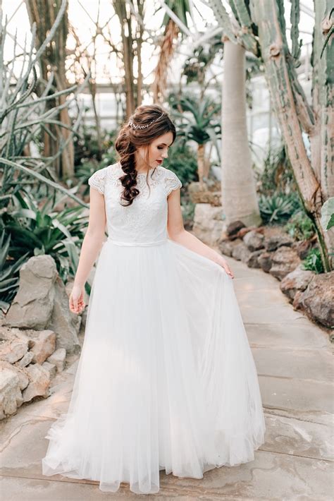 Viele bräute wollen sich an ihrem hochzeitstag „nicht verkleidet fühlen und nicht übertrieben gekleidet sein. Das Atelier Zauberhaft | Vintage Brautkleider sowie ...
