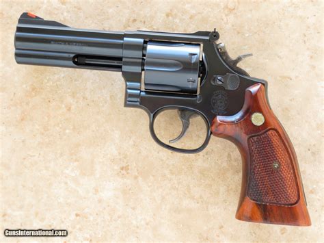 Smith And Wesson Model 586 Distinguished Combat Magnum Cal 357 Magnum