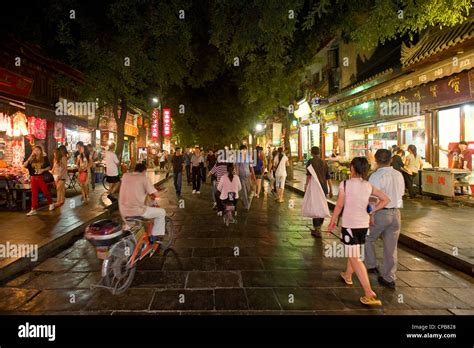 Chinese People Shopping At Moslem Street Huimin Jie In Xian Stock