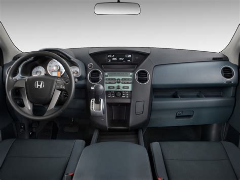 A long wheelbase and short front and rear overhangs create a the manufacturer's suggested retail price (msrp) for the 2011 honda pilot lx starts just under $29,000 and approaches $42,000 for a. Image: 2011 Honda Pilot 2WD 4-door LX Dashboard, size ...