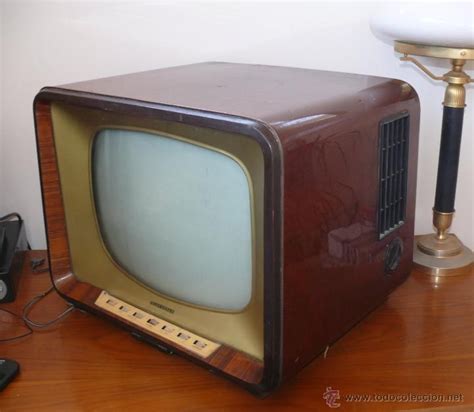 Fabuloso Televisor Antiguo A Valvulas Telefunken Tv En Madera