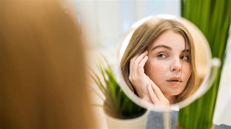 Как быстро снять отек с глаз после слез домашними и косметическими средствами