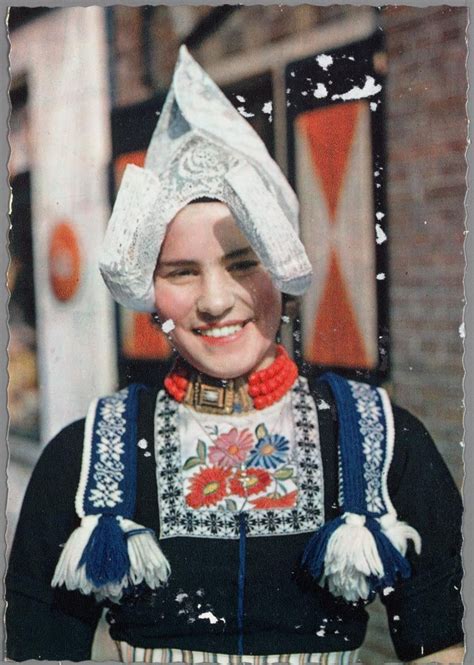 Aaltje Van Volendam 1950 1960 Portret Van Een Jonge Volendamse Vrouw In Dracht Met Hul En