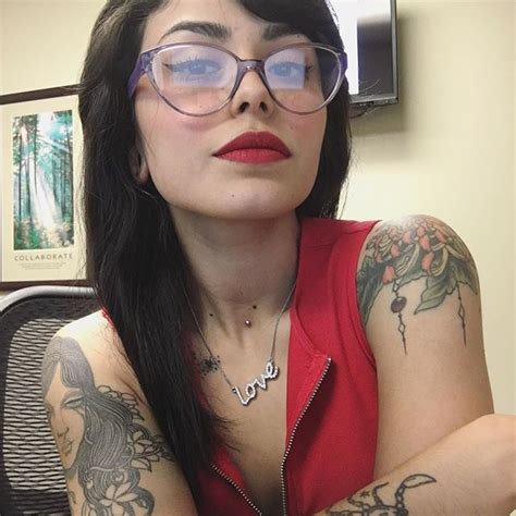 Peoples Hellur 🌹 🍒🌙💋 Glasses Red Tattoos Girlswithtattoos Girl Selfie Nostril Hoop Ring