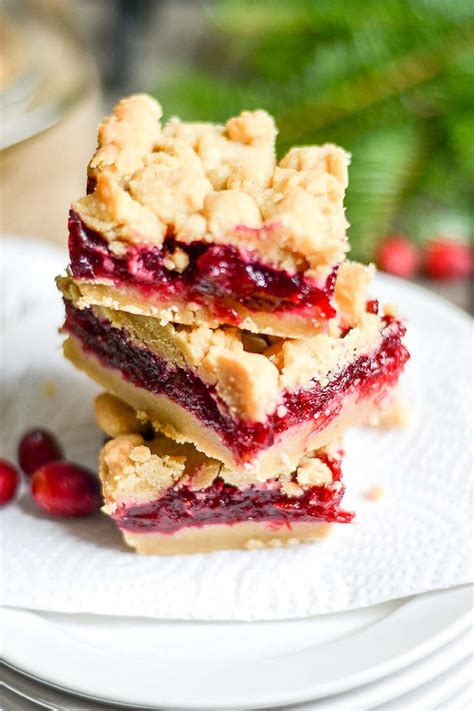 I defy you to think of christmas without cookies. Cranberry Shortbread Bars