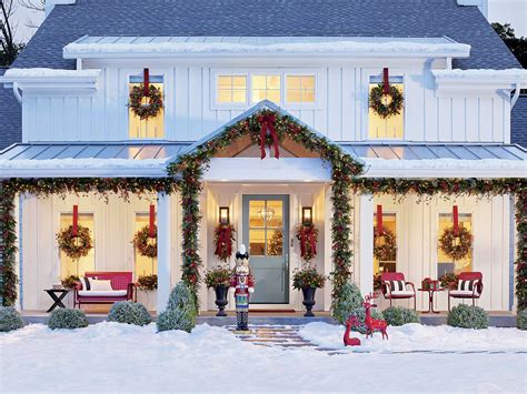 Make your christmas merry and bright with our easy decorations, simple entertaining ideas, diy gifts, shopping tips and more. Christmas Porch Decorations: 15 Holly Jolly Looks ...
