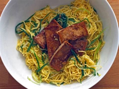 Momofukus Ginger Scallion Noodles Tofu Recipes Asian