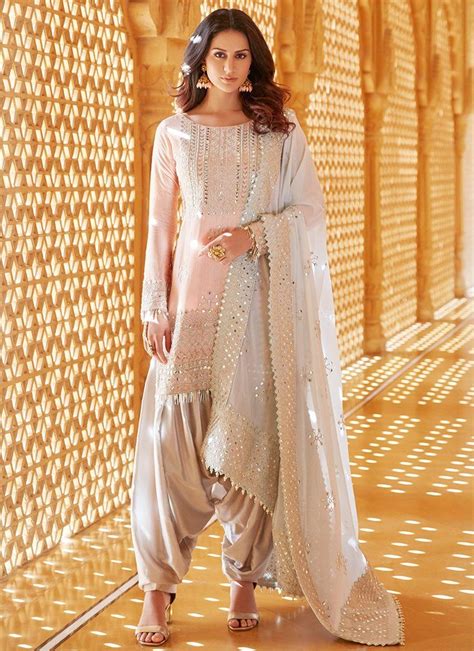 Peach And Grey Embroidered Punjabi Suit Model Pakaian Gaun Pakistan Mode Wanita