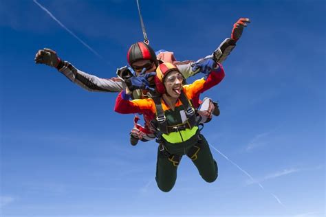 Saut en Parachute: Tout ce qu'il y a à savoir avant de sauter