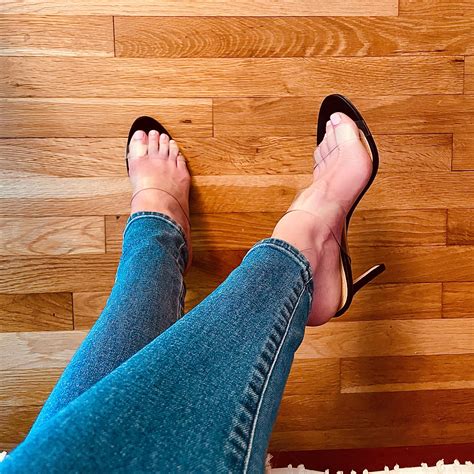 todays look…jeans and heels always heels 🥰💋 r heels