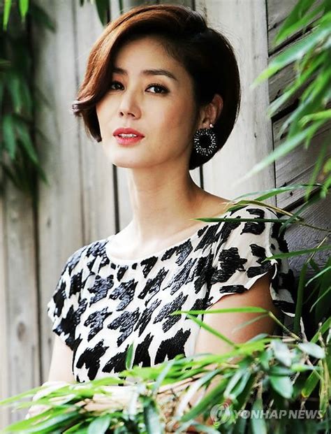 35 Fabulous Korean Actresses Over 35 Who Command The Screen Mom Hairstyles Korean Actresses