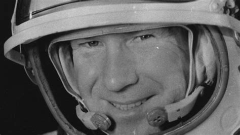 alexei leonov first person to walk in space dies aged 85 news world europe