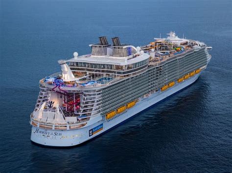 The 9 Most Amazing Giant Cruise Ships