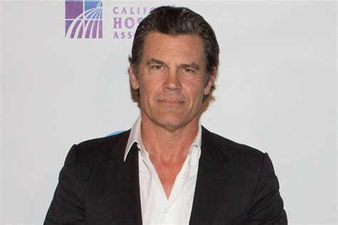Infinity war, was proven a video of dancing thanos in fortnite. Thanos Actor Josh Brolin Stuns Everyone As He Relaxes Without Any Outfit In Front Of His Caravan ...