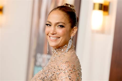 Jennifer Lopez Enjoys The Fourth Of July Lounging In Pink Swimsuit Worldnewsera