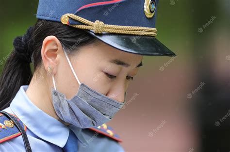 premium photo portrait of asian policewoman