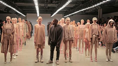 Kanye West X Adidas Die Sportmarke Und Der „hip Hop Designer“ Weiten