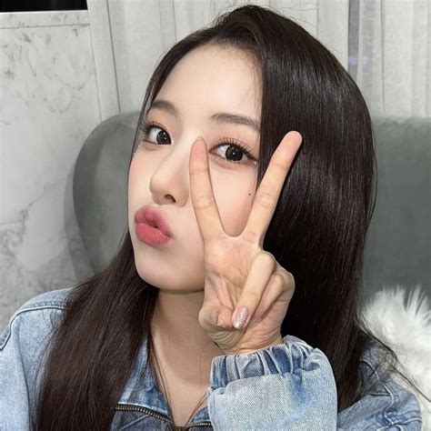 Kim Jiwoo Nmixx Selca Icon Pfp Kpop In 2022 Icon Kpop Girls Korean