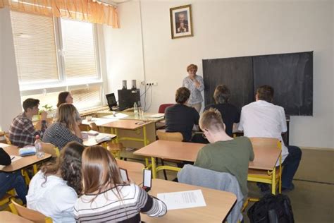 Tyto informace se mění v průběhu roku a podmínky jednotlivých transfuzních oddělení se mohou lehce lišit. Bezpříspěvkové darování krve - Gymnázium pod Svatou Horou ...