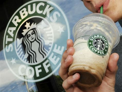 Starbucks Dará Empleo A Adultos Mayores Dinero En Imagen