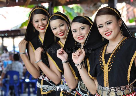 Kadazan Dusun People Of Borneo With Traditional Costume Editorial Photography Image Of Dusun