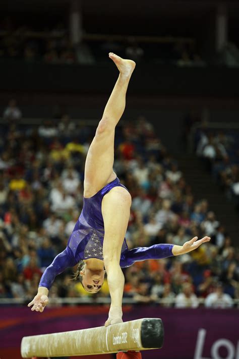 Usa Female Artistic Gymnast Jordyn Wieber Performing On The Balance