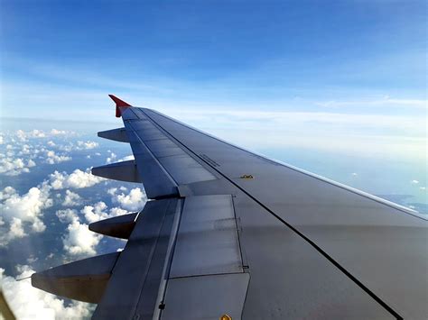 The quickest flight from sibu airport to kuching airport is the direct flight which takes 40 min. Review of Air Asia flight from Kuching to Singapore in Economy