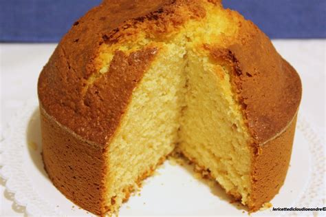 La classica ricetta della torta di mele, soffice e ricca di gusto. Torta alta e soffice al cocco