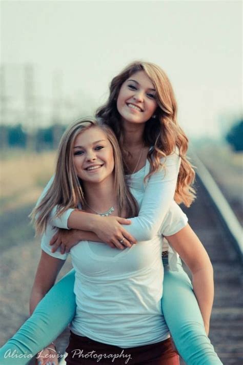 Cute Bff Photo Shoot Poses By Eveline Rodriguez Musely