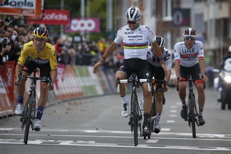 Julian alaphilippe / julian alaphilippe suffers br. Video Alaphilippe verschenkt Sieg bei Lüttich-Bastogne ...