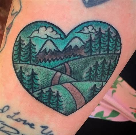 Moderatorin charlotte würdig über schwangerschaftskilos, kiffen im tourbus und sidos skills am herd. FYeahTattoos.com