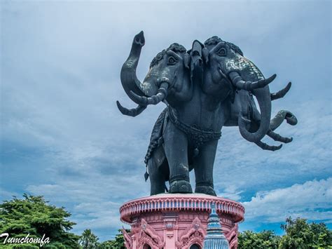 33 colossal monuments and statues around the world