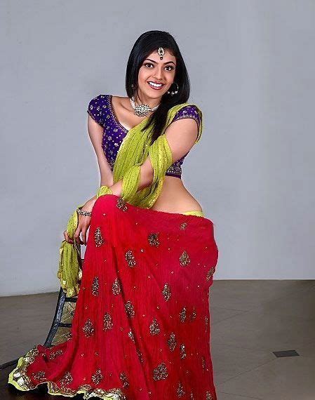 Scandals Kajal Agarwal Navel And Body Show In Traditional Dress
