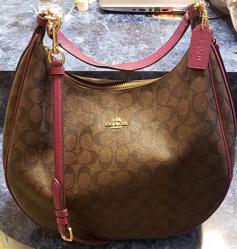 Authentic Coach Purse With Detachable Adjustable Strap Can Be Carried
