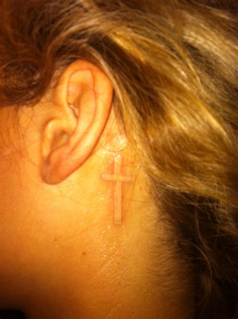 The meaning of a tattoo behind the ear a tattoo behind the ear is usually small, but it really depends on what's the meaning. Pin on Tats