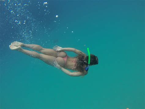 Underwater Butt Mayra Cardi Techno Girl In Water M Dchen In Bikinis