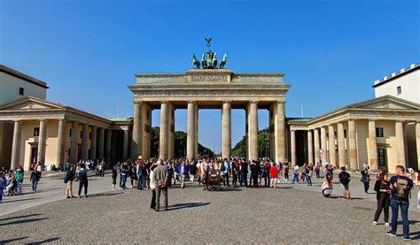 Braniborsko je spolkový stát v německu. Inspired by the Athenian Propylaea, the Brandenburg Gate ...