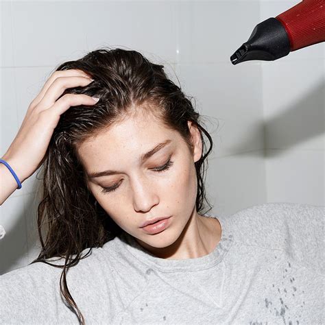How To Dry Shampoo On Wet Hair Wet Hair Hair Dry Shampoo