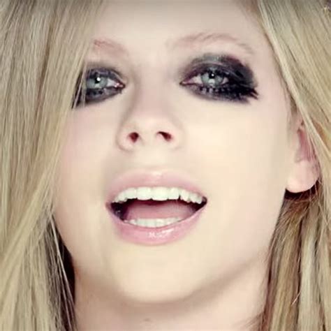Avril Lavigne Makeup Black Eyeshadow Charcoal Eyeshadow And Pink Lip